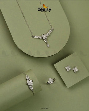 Nivia Pendant