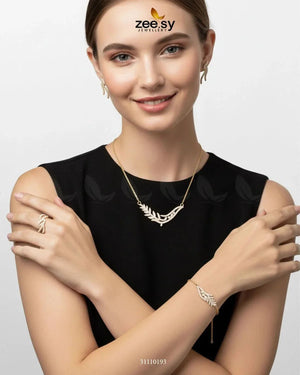 Linnet Pendant Set