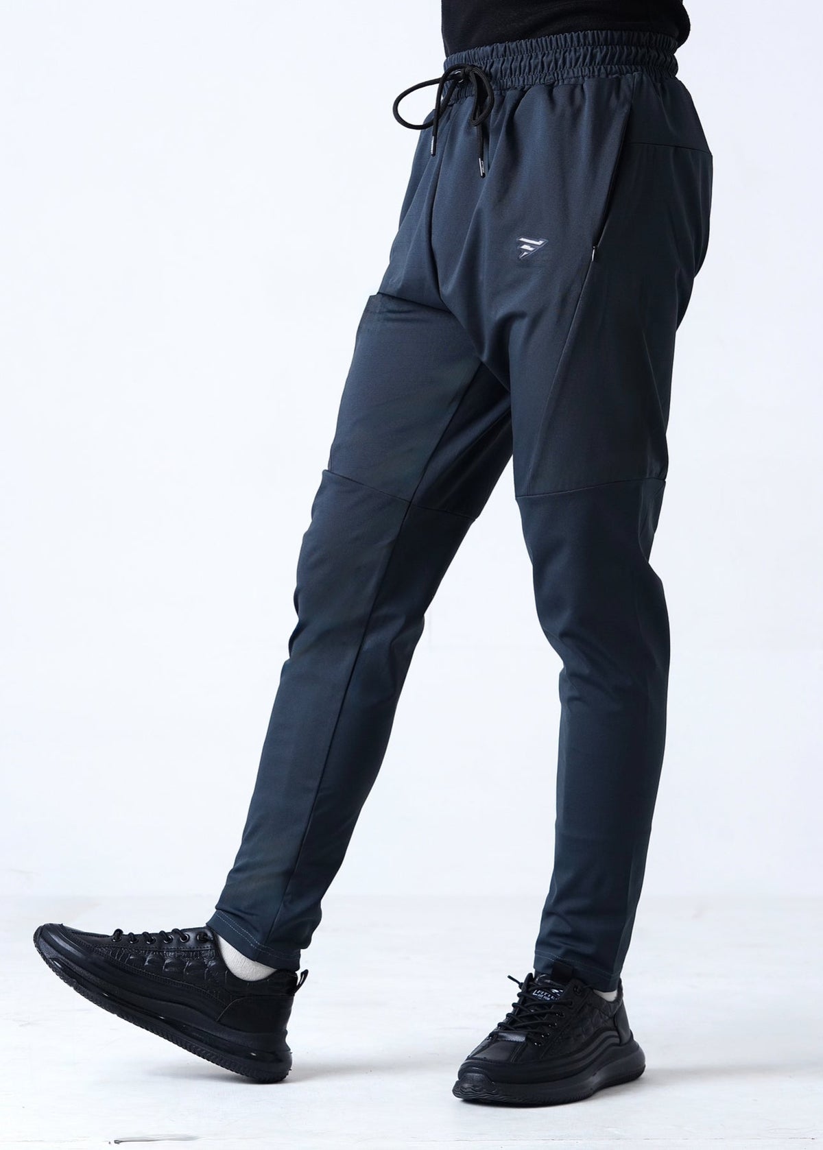 THE LINEN PLEATED TROUSER-GRAY