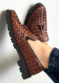 0070 WALK THE TALK: SHOES COMFORT MEET CLASS-FT