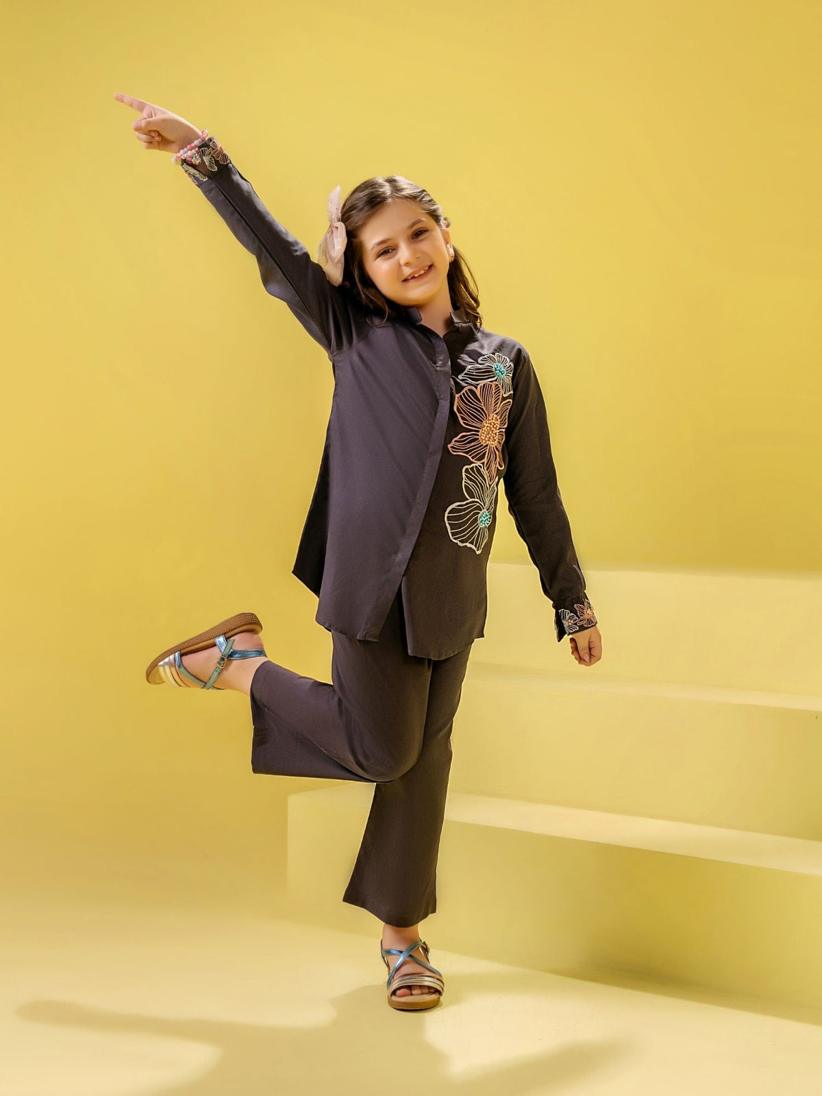 Girls Summer 2Pcs Embroidered Suit VG135-A