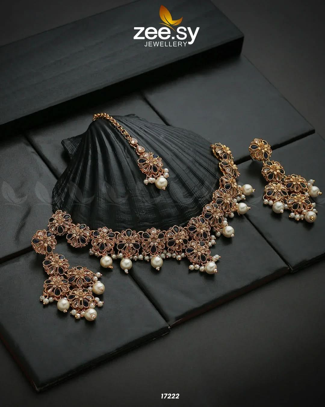 Magnolia Glimmer Necklace