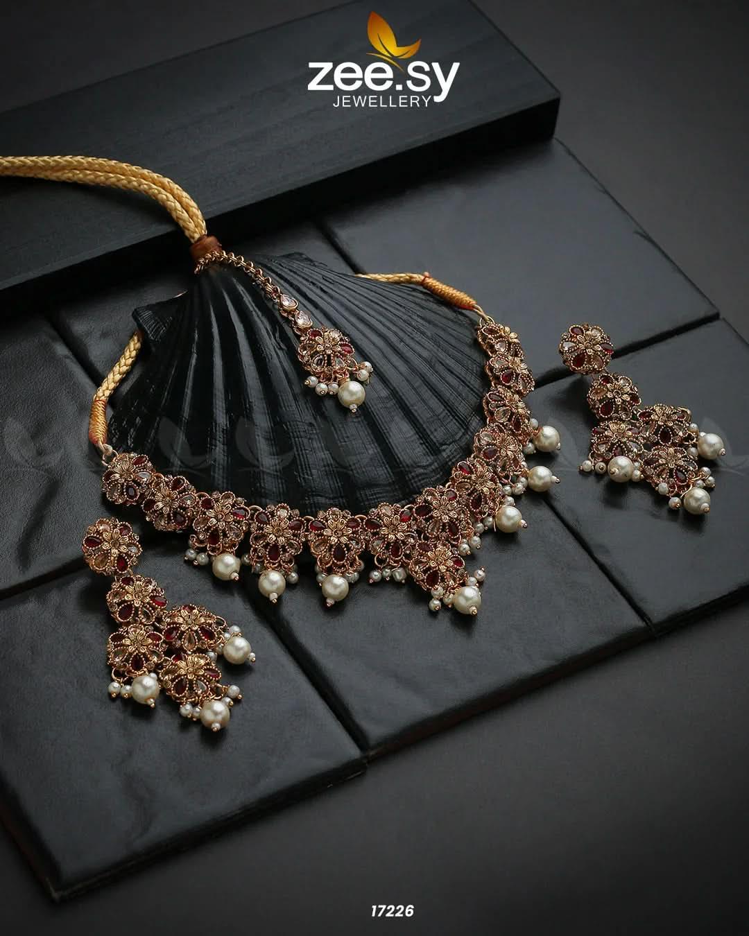 Magnolia Glimmer Necklace