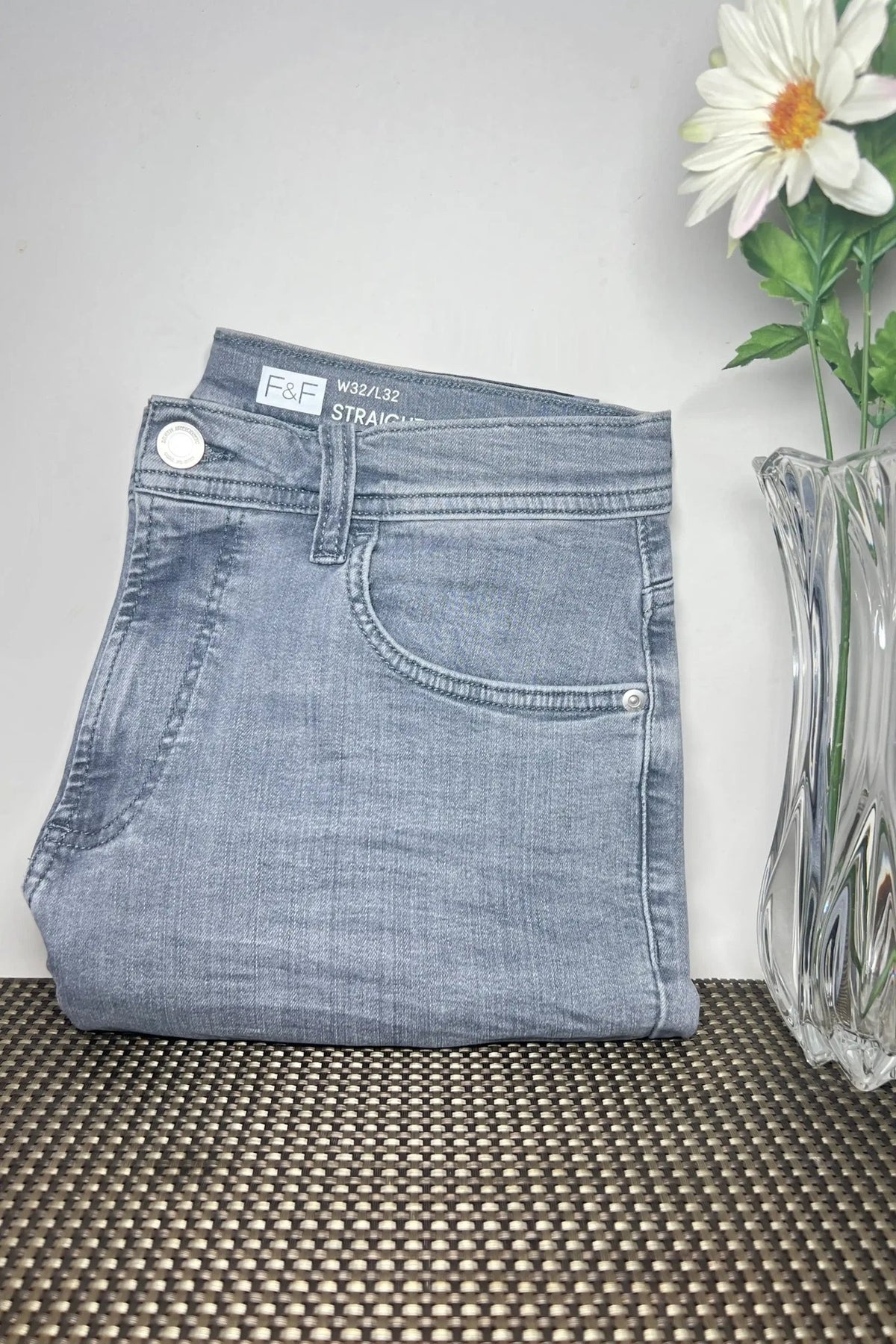 Straight Fit Comfort Stretch Jeans – Gray