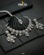 Magnolia Glimmer Necklace