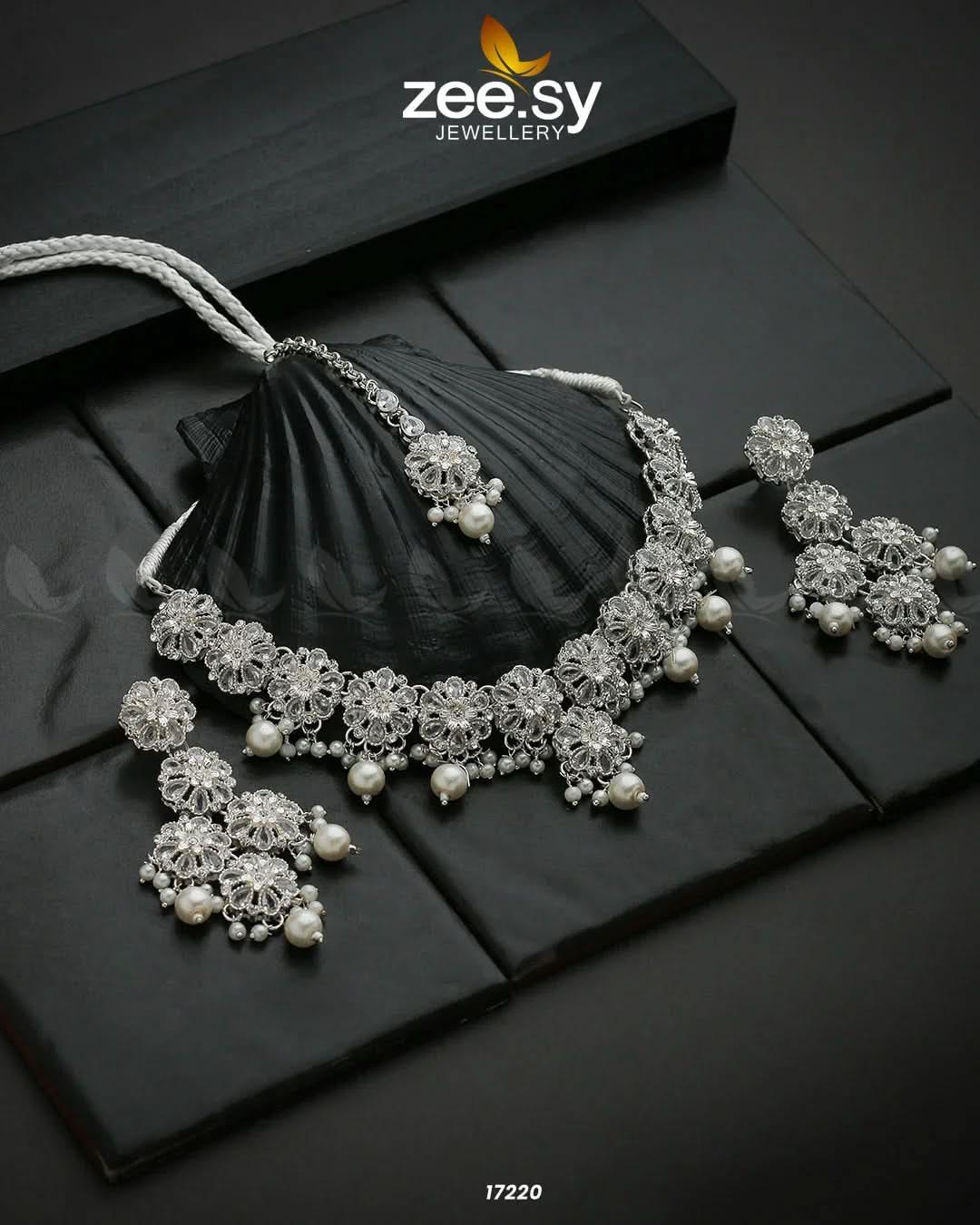 Magnolia Glimmer Necklace