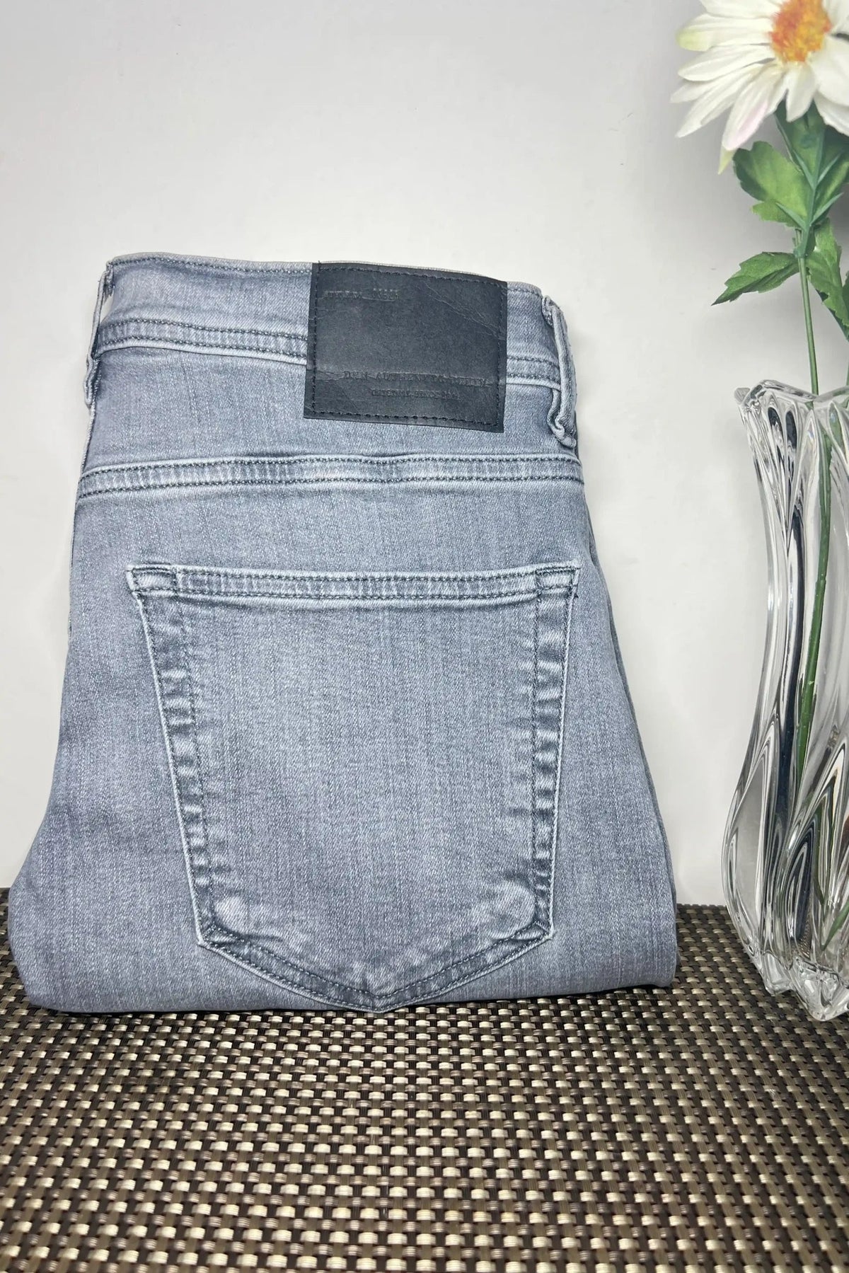 Straight Fit Comfort Stretch Jeans – Gray